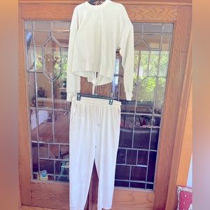 Kittenish cream sweatshirt and sweatpants set